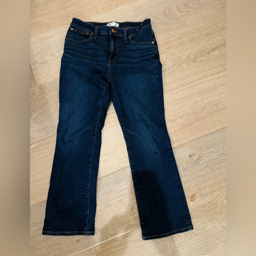 MADEWELL
kick out crop jeans in colleton wash
item nn471
size: 28